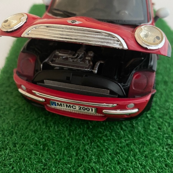 2001 Mini Cooper 1:18 Scale Diecast Model Car Classic Collectible Red Motor Max - Picture 7 of 11